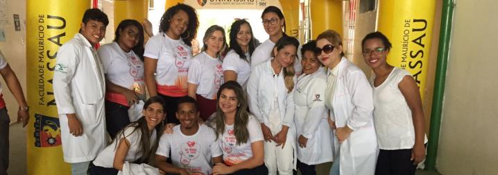 Estudantes de Enfermagem participam de ação alusiva ao Dia Mundial da Saúde