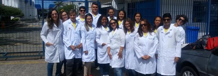 Estudantes de Farmácia participam de visita técnica no LAFEPE