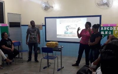 Estudantes de Pedagogia participam de atividades em escola pública