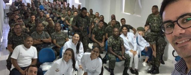 Estudantes de odontologia realizam ação de prevenção em saúde com o Exército Brasileiro