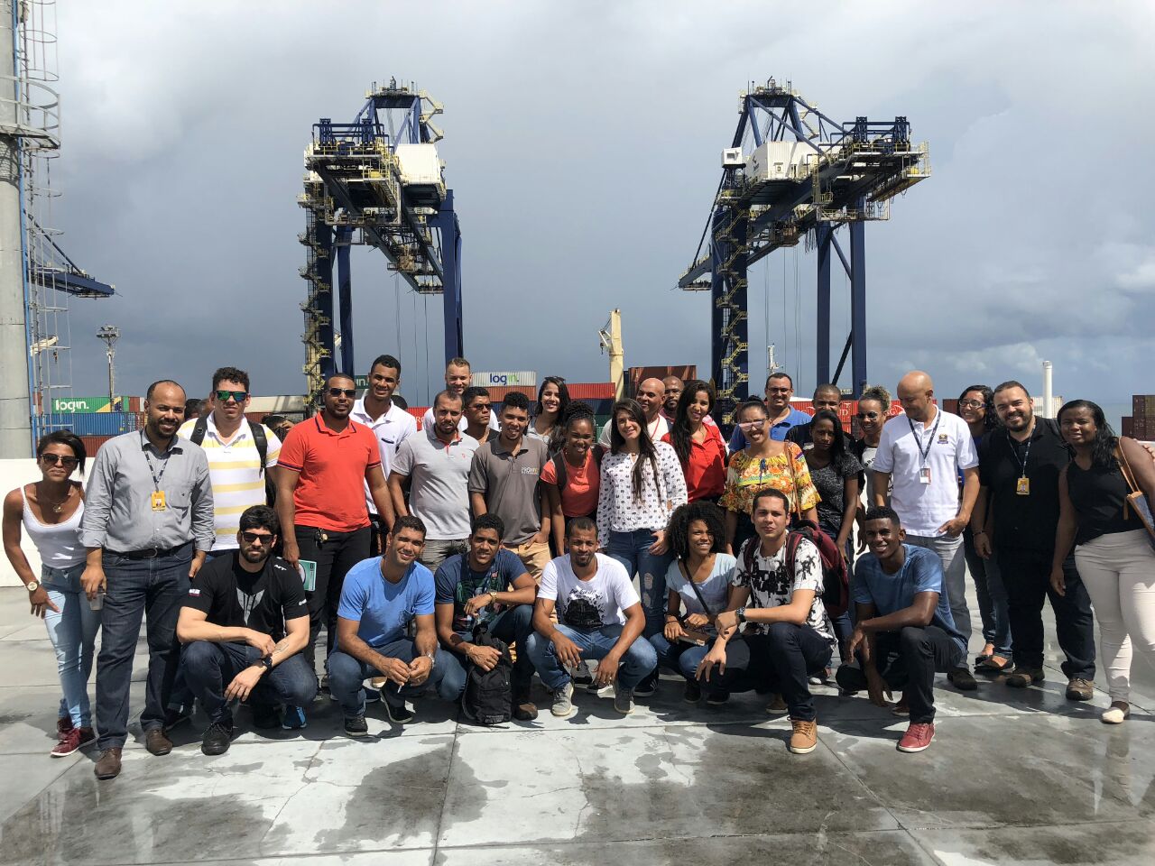 Alunos do curso de Logística participam visita Técnica no Terminal de